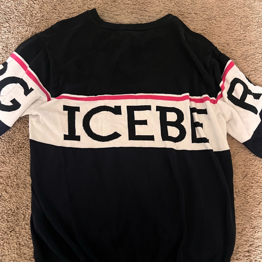 Iceberg Sweater❄️
Size : Medium ✅
265$ 💰 
1-3 Business Days To Ship📈